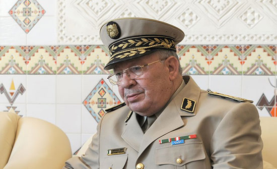 قايد صالح: سنرافق الشعب.. ولا طموحات سياسية لدى قيادة الجيش قايد صالح: سنرافق الشعب.. ولا طموحات سياسية لدى قيادة الجيش