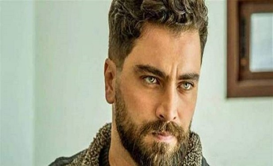 صورة قديمة لمعتصم النهار تثير ضجة.. لن تصدقوا كيف كان صورة قديمة لمعتصم النهار تثير ضجة.. لن تصدقوا كيف كان