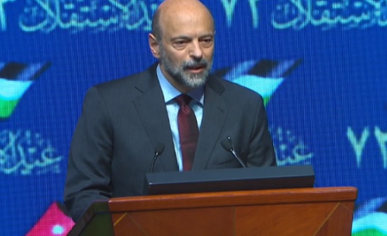 الرزاز للملك : معكم وبكم نمضي متسلحين بوحدتنا الوطنية الرزاز للملك : معكم وبكم نمضي متسلحين بوحدتنا الوطنية
