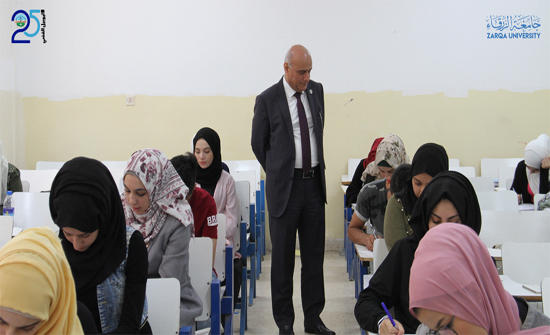 رئيس جامعة الزرقاء يتفقد قاعات الإمتحانات النهائية رئيس جامعة الزرقاء يتفقد قاعات الإمتحانات النهائية