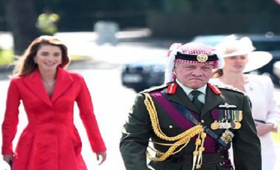 ديلي ميل: الملكة رانيا " أم " يملؤها الفخر في حفل تخرج نجلها ديلي ميل: الملكة رانيا " أم " يملؤها الفخر في حفل تخرج نجلها