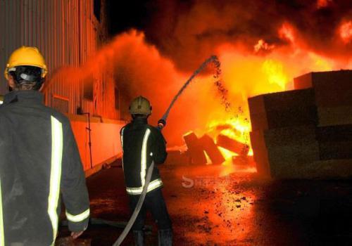 إصابة 3 أشخاص إثر حريق في شقة بالبلقاء إصابة 3 أشخاص إثر حريق في شقة بالبلقاء