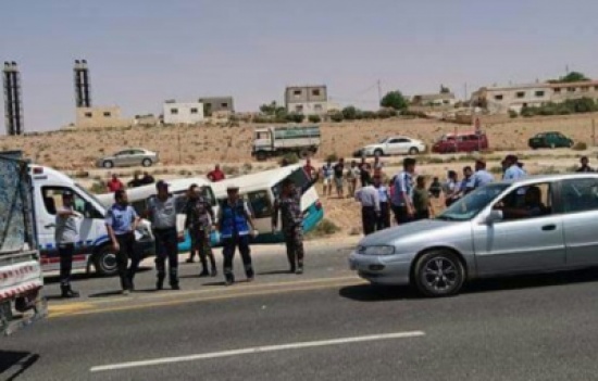 20 إصابة بتصادم حافلتين للأمن العام والدفاع المدني 20 إصابة بتصادم حافلتين للأمن العام والدفاع المدني