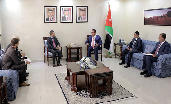 بالصور : الطراونة والسفير الفرنسي يؤكدان أهمية حل الدولتين لتحقيق أمن واستقرار المنطقة بالصور : الطراونة والسفير الفرنسي يؤكدان أهمية حل الدولتين لتحقيق أمن واستقرار المنطقة