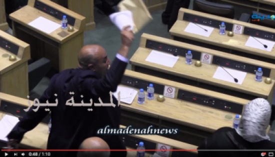 بالفيديو .. شاهد غضب صداح الحباشنة بعد فقدان الجلسة للنصاب بالفيديو .. شاهد غضب صداح الحباشنة بعد فقدان الجلسة للنصاب