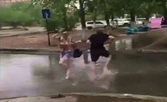 بالفيديو.. تصرّفات مضحكة لأشخاص تعرّضوا لمقالب! بالفيديو.. تصرّفات مضحكة لأشخاص تعرّضوا لمقالب!