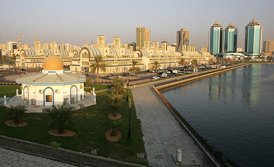 الإمارات تمنح الذكور المقيمين برفقة ذويهم تصاريح عمل الإمارات تمنح الذكور المقيمين برفقة ذويهم تصاريح عمل