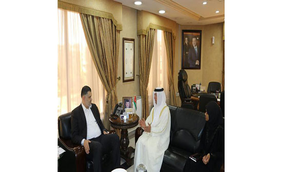 وزير العمل يلتقي السفير الاماراتي بعمان وزير العمل يلتقي السفير الاماراتي بعمان