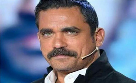 شاهد .. أمير كرارة وزوجته على أحد شواطئ الساحل الشمالي شاهد .. أمير كرارة وزوجته على أحد شواطئ الساحل الشمالي