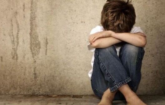 أوهم صديقه بأنه ذاهب الى المرحاض.. وحاول الاعتداء على ابنه! أوهم صديقه بأنه ذاهب الى المرحاض.. وحاول الاعتداء على ابنه!