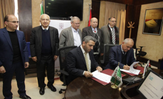 جامعة البترا توقع اتفاقية تعاون مع دار الدواء للصناعات البيطرية جامعة البترا توقع اتفاقية تعاون مع دار الدواء للصناعات البيطرية