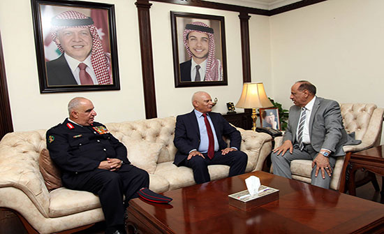 وزير الداخلية يلتقي مدير الدفاع المدني الفلسطيني وزير الداخلية يلتقي مدير الدفاع المدني الفلسطيني