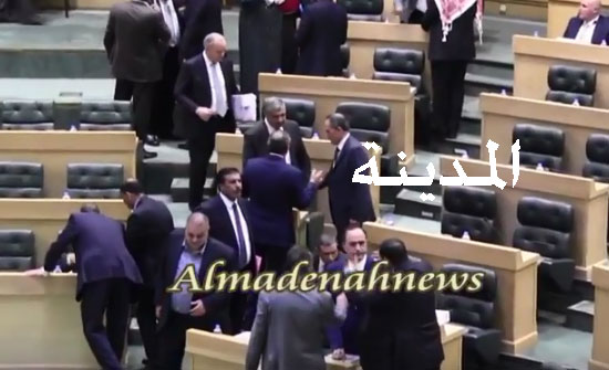 بالفيديو : التسجيل الكامل لجلسة النواب الرقابية :( أسئلة نيابية وأجوبة حكومية ) بالفيديو : التسجيل الكامل لجلسة النواب الرقابية :( أسئلة نيابية وأجوبة حكومية )