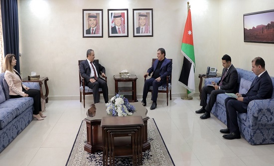 الطراونة يلتقي القائم بالأعمال السوري في عمّان الطراونة يلتقي القائم بالأعمال السوري في عمّان