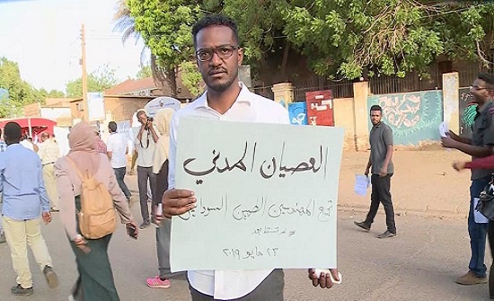 اتحاد النقابات بالسودان يرفض العصيان ويؤيد "الانتقالي" اتحاد النقابات بالسودان يرفض العصيان ويؤيد "الانتقالي"