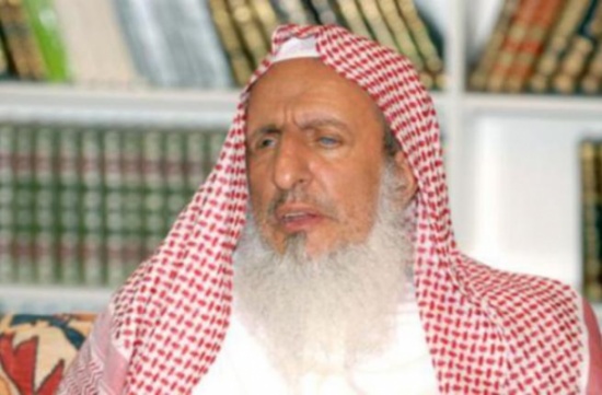 مفتي السعوديه يدعو لعزل خطيب وصف عمل المرأة في الطب بـ"الدياثة" مفتي السعوديه يدعو لعزل خطيب وصف عمل المرأة في الطب بـ"الدياثة"