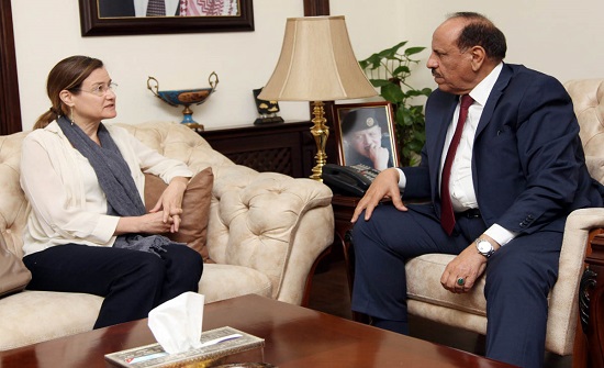 وزير الداخلية يلتقي ممثل مفوضية الأمم المتحدة لشؤون اللاجئين وزير الداخلية يلتقي ممثل مفوضية الأمم المتحدة لشؤون اللاجئين