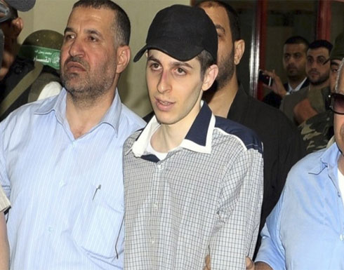 خفايا الصفقة.. ماذا حدث لـ"شاليط" عقب إطلاق القسام سراحه؟ خفايا الصفقة.. ماذا حدث لـ"شاليط" عقب إطلاق القسام سراحه؟