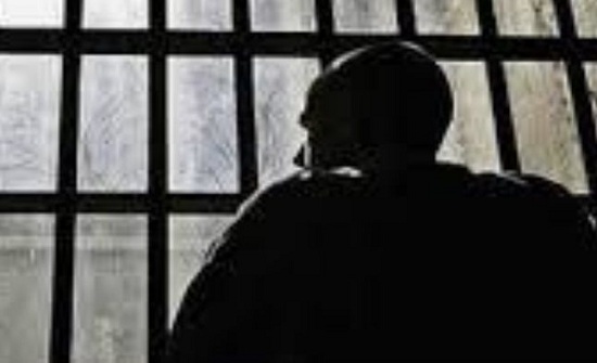 اعتراه الشوق... عاشقٌ فرّ من السجن بطريقة هوليوودية للقاء حبيبته اعتراه الشوق... عاشقٌ فرّ من السجن بطريقة هوليوودية للقاء حبيبته