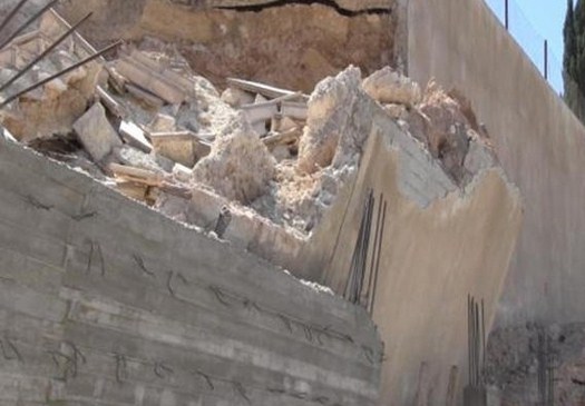 كفرنجة: انهيار 3 جدران وسلاسل حجرية كفرنجة: انهيار 3 جدران وسلاسل حجرية