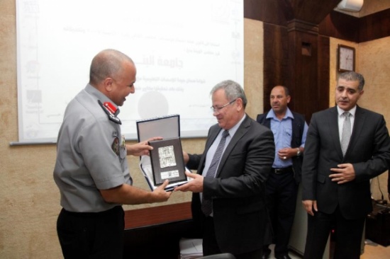المولا يرعى تخريج دورة مركز التعليم المستمر لقوات الدرك المولا يرعى تخريج دورة مركز التعليم المستمر لقوات الدرك