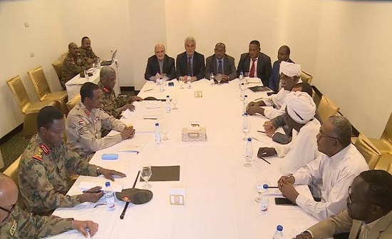 السودان.. "الانتقالي" و"التغيير" يستكملان المفاوضات السودان.. "الانتقالي" و"التغيير" يستكملان المفاوضات