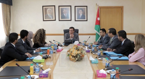 الطراونة يلتقي طلبة العلوم السياسية بـ"الأردنية" الطراونة يلتقي طلبة العلوم السياسية بـ"الأردنية"