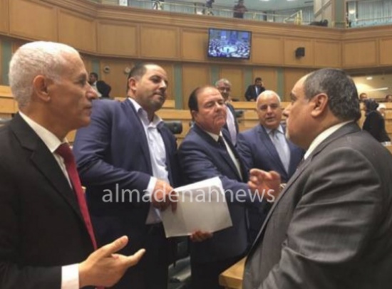 بالصور.. لقطات نيابية من جلسة الثلاثاء المسائية بالصور.. لقطات نيابية من جلسة الثلاثاء المسائية