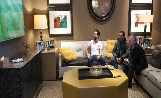 الجزيرة : كأس آسيا تحول عامل نظافة إلى ضيف على الملك الجزيرة : كأس آسيا تحول عامل نظافة إلى ضيف على الملك