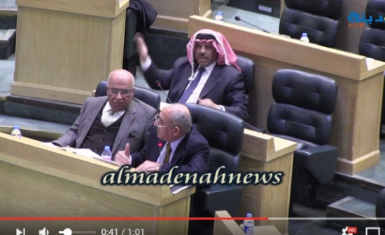 بالفيديو: شاهدوا كيف ضرب سلامة حماد على الطاولة في جلسة النواب بالفيديو: شاهدوا كيف ضرب سلامة حماد على الطاولة في جلسة النواب