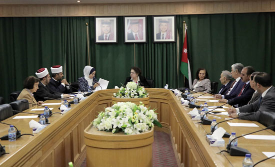 "لجنة المرأة" في الأعيان تؤكد أهمية برنامج التأهيل قبل الزواج "لجنة المرأة" في الأعيان تؤكد أهمية برنامج التأهيل قبل الزواج