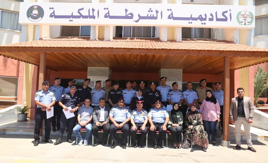 تخريج العديد من الدورات الشرطية المتخصصة تخريج العديد من الدورات الشرطية المتخصصة