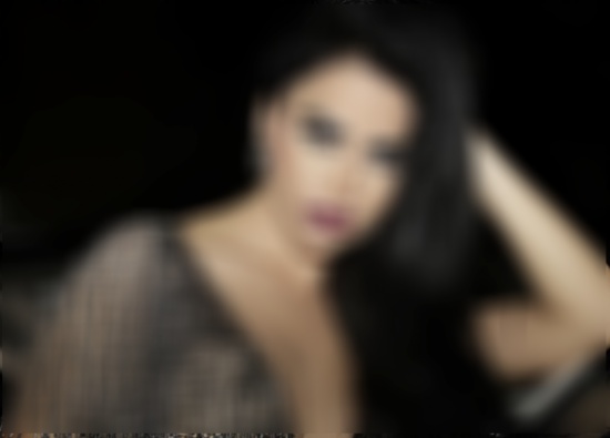 القبض على مساعد نجمة عربية شهيرة بعد سرقتها وتهديدها... وضبط افلام مشينة في هاتفه القبض على مساعد نجمة عربية شهيرة بعد سرقتها وتهديدها... وضبط افلام مشينة في هاتفه