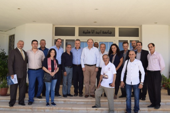 جامعة إربد الأهلية تستضيف مسرحية صوتك عالي والوطن غالي جامعة إربد الأهلية تستضيف مسرحية صوتك عالي والوطن غالي