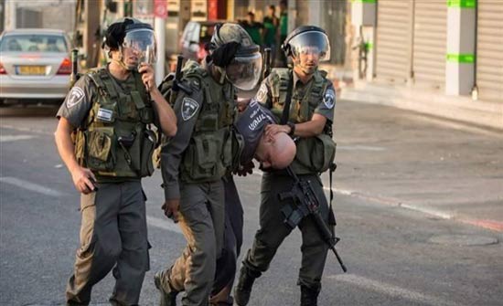 الاحتلال الإسرائيلي يشنّ حملة اعتقالات ومداهمات في الخليل الاحتلال الإسرائيلي يشنّ حملة اعتقالات ومداهمات في الخليل