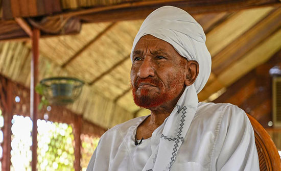 الصادق المهدي: على استعداد لتجاوز الفجوة مع "الانتقالي" الصادق المهدي: على استعداد لتجاوز الفجوة مع "الانتقالي"