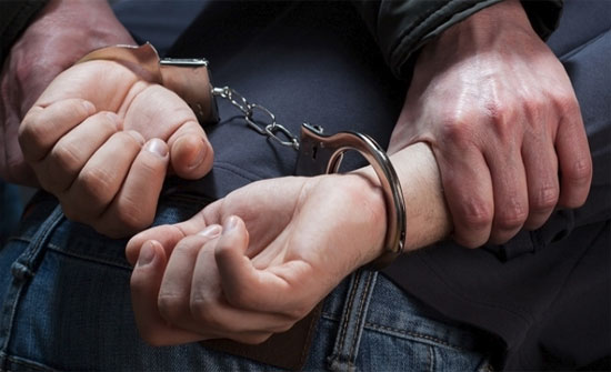 القبض على 8 أشخاص أطلقوا النار على مركبتين في الفحيص القبض على 8 أشخاص أطلقوا النار على مركبتين في الفحيص