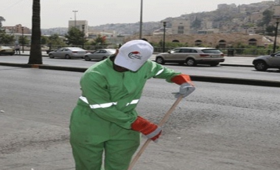 أردنيون يتمردون على ثقافة العيب وتسجيل 17 ألف طلب توظيف لمهنة “عامل وطن” أردنيون يتمردون على ثقافة العيب وتسجيل 17 ألف طلب توظيف لمهنة “عامل وطن”