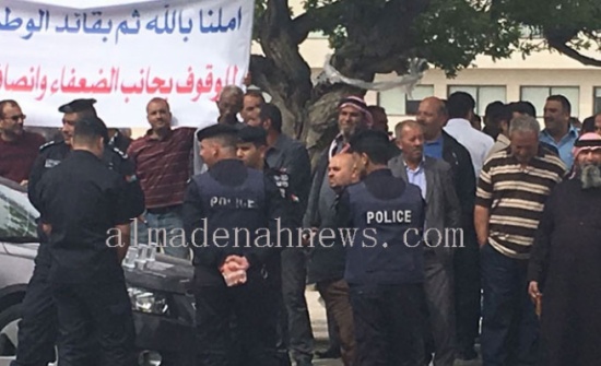 صور وفيديو : شاهدوا اعتصام أصحاب وسائقي صهاريج النفط قبالة مجلس النواب صور وفيديو : شاهدوا اعتصام أصحاب وسائقي صهاريج النفط قبالة مجلس النواب