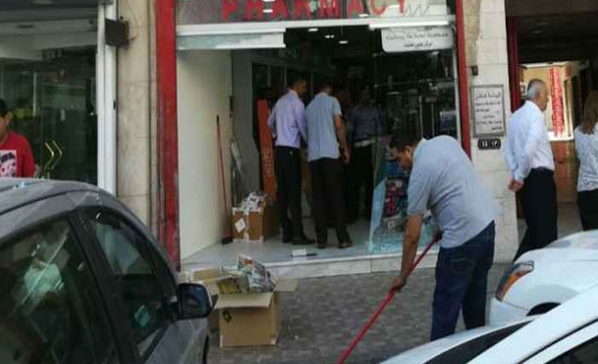 بالصور.. فتاة تقتحم بسيارتها صيدلية في شارع الحمرا بمنطقة الصويفية بالصور.. فتاة تقتحم بسيارتها صيدلية في شارع الحمرا بمنطقة الصويفية