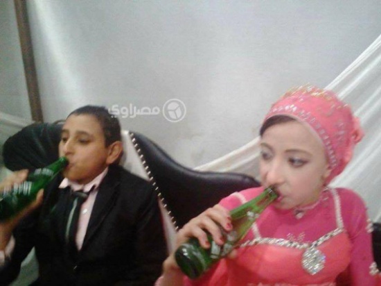 صور.. خطوبة طفلين في مصر العريس 9 سنوات والعروس 10 صور.. خطوبة طفلين في مصر العريس 9 سنوات والعروس 10