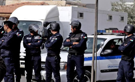 ضبط مطلوبين سرقوا منازل ومركبات .. أحدهم خطير في السلط ضبط مطلوبين سرقوا منازل ومركبات .. أحدهم خطير في السلط