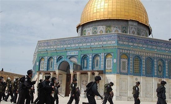 شؤون القدس" تستنكر انتهاك حرمة المسجد الأقصى شؤون القدس" تستنكر انتهاك حرمة المسجد الأقصى