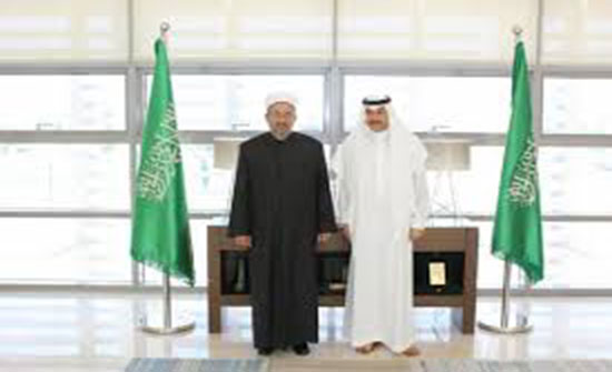 وزير الأوقاف يلتقي السفير السعودي وزير الأوقاف يلتقي السفير السعودي