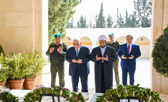 نائب الملك يزور ضريح المغفور له الملك الحسين بن طلال نائب الملك يزور ضريح المغفور له الملك الحسين بن طلال