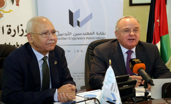 "المهندسين" توقع مع "العمل" اتفاقية لتدريب 1200 مهندس سنويا "المهندسين" توقع مع "العمل" اتفاقية لتدريب 1200 مهندس سنويا