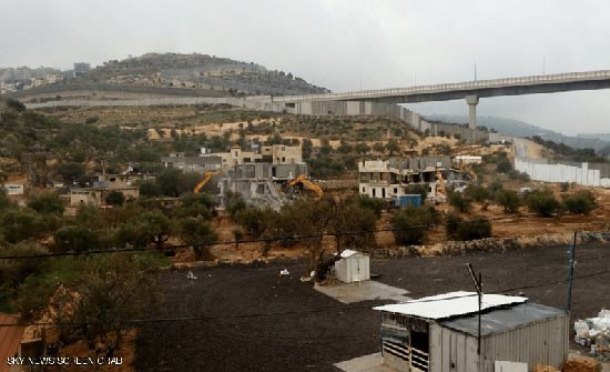 الجيش الإسرائيلي يهدم منزلين في بيت لحم الجيش الإسرائيلي يهدم منزلين في بيت لحم