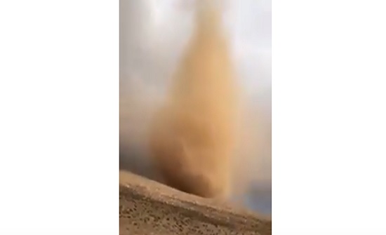 بالفيديو : زوابع رملية في معان بالفيديو : زوابع رملية في معان