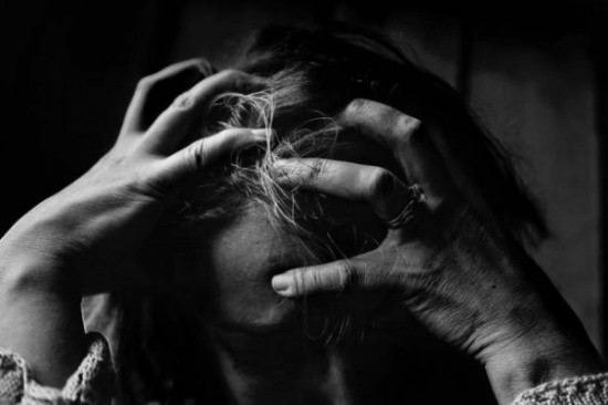 أعراض خفية للقلق لا نعيرها اهتماما.. إحذروها! أعراض خفية للقلق لا نعيرها اهتماما.. إحذروها!