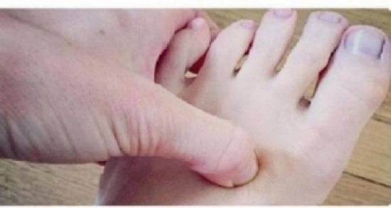 شاهد بالفيديو ... هل تعلم ماذا سيحدث لجسمك اذا ضغطت على هذه النقطة مدة 3 دقائق .. مفاجأة شاهد بالفيديو ... هل تعلم ماذا سيحدث لجسمك اذا ضغطت على هذه النقطة مدة 3 دقائق .. مفاجأة